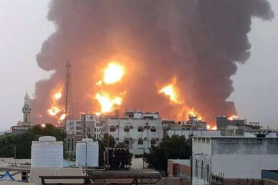 Israel expande la guerra y ataca depósitos de combustible en Yemen
