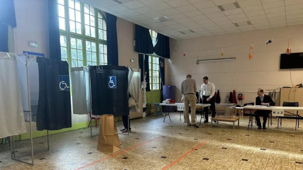 Izquierda francesa logra una mayoría simple en las elecciones legislativas