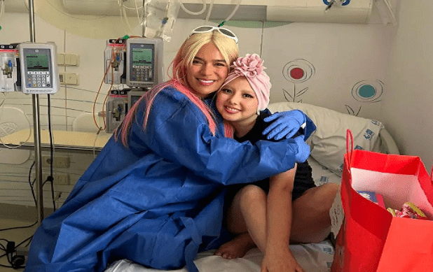 Karol G sorprendió a una niña venezolana que batalla contra el cáncer