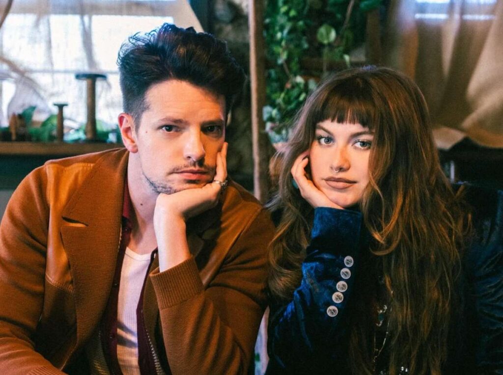 Lasso y Sofía Reyes ríen de últimos en su nuevo video