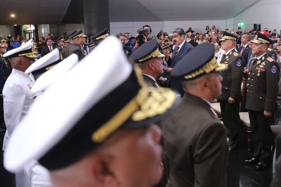 Maduro a Generales y Almirantes: “Ustedes llevan el sol de la Patria Grande”