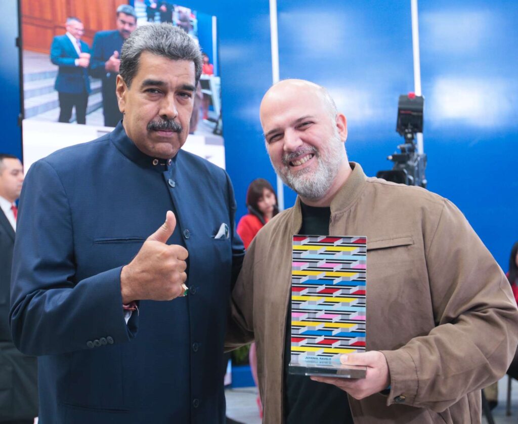 Maduro entrega Premio Nacional de Periodismo a “El Informante” de Últimas Noticias y Núñez Aldazoro