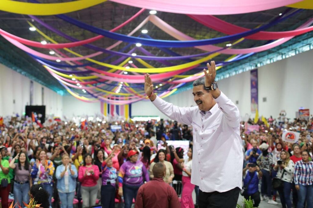 Maduro exalta al feminismo socialista como el camino para una nueva sociedad
