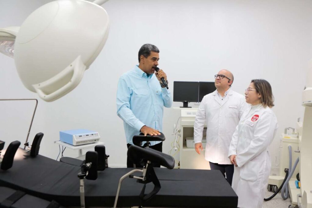 Maduro inauguró Hospital tipo II en Ciudad Caribia