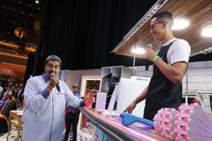Maduro plantea hacer ferias de emprendimiento en cada ciudad
