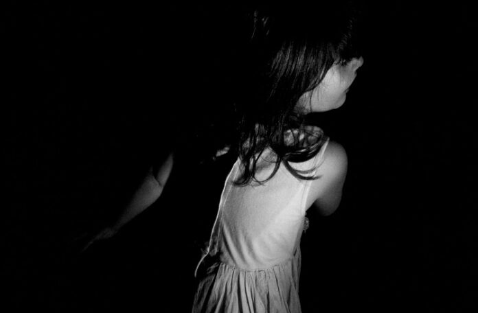 El juez determinó que la niña declaró muy tranquila