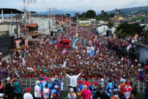 'Le hemos ganado a varias guarimbas, intentos de golpe, aquí estamos de pie y victoriosos'