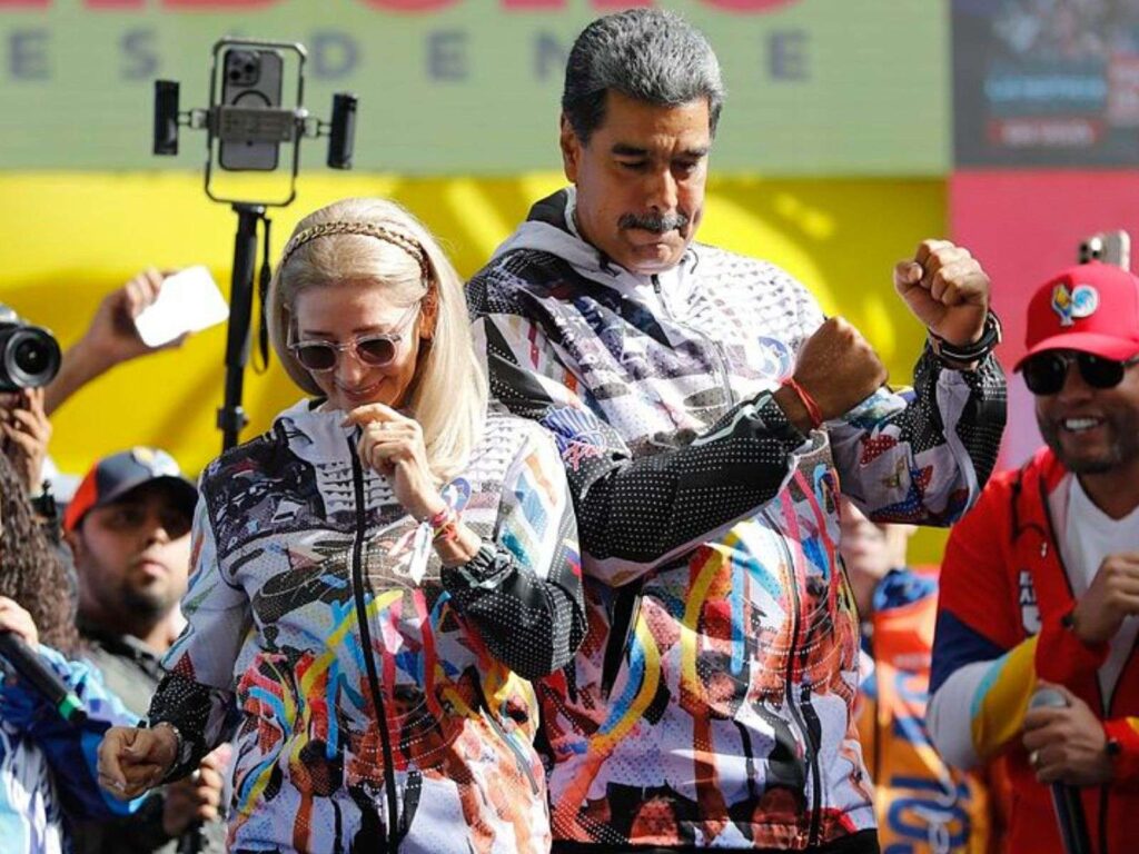 Oposición desaparece encuestas que dan como ganador a Maduro