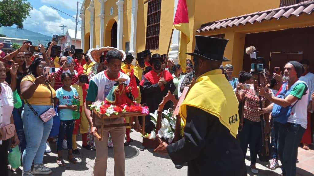 Parranda de San Pedro celebró 45 años visitando a Santa Lucía del Tuy 