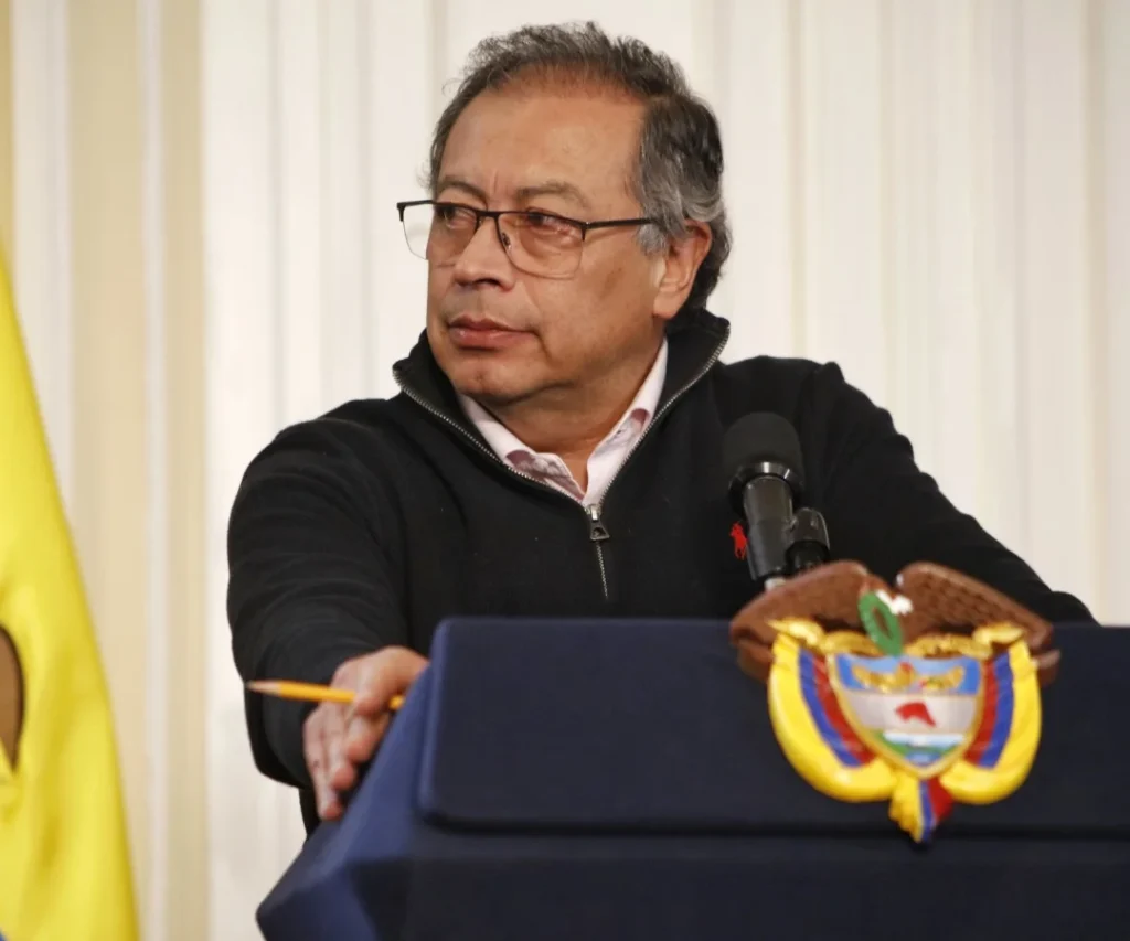 Petro propone al Congreso reducir jornada laboral a 40 horas