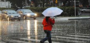 Prevén un sábado con cielos nublados y lluvias de intensidad variable