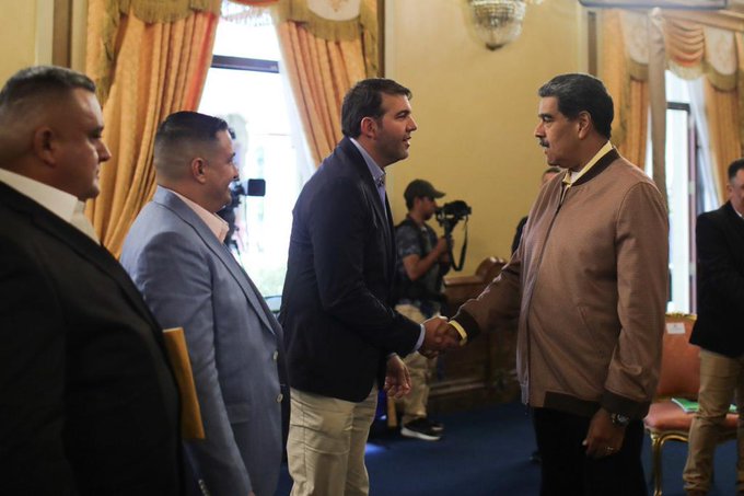 Maduro recibió a los alcaldes y dirigentes opositores que le brindan su apoyo