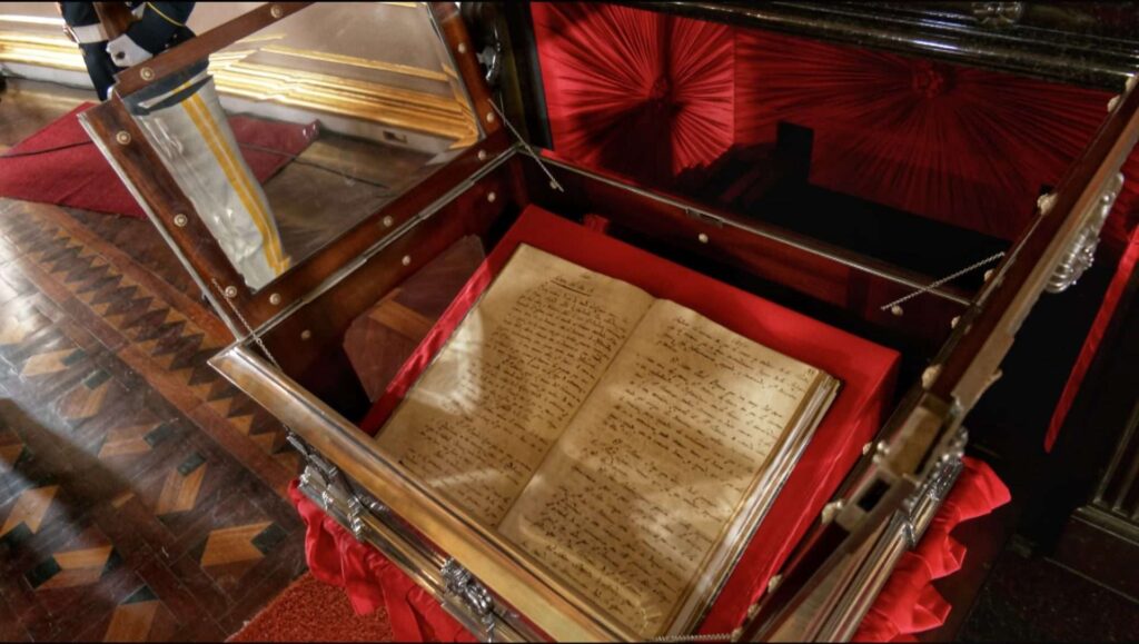 Realizan apertura del arca que contiene el Acta de la Independencia