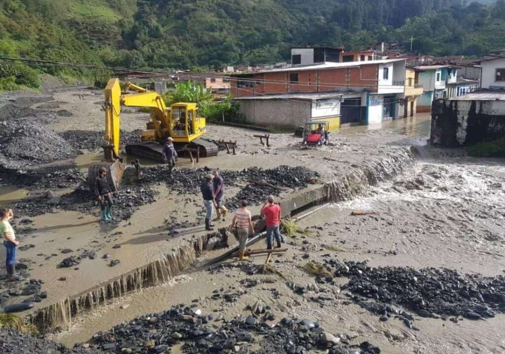 Restablecido el paso vehicular entre Mucutuy y Mérida