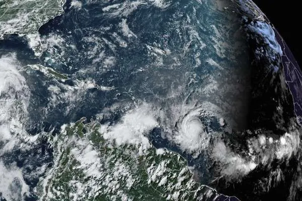 Suspenden vuelos a Margarita, Sucre y Tucupita por paso de huracán Beryl