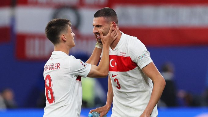 Turquía derrotó en duro duelo a Austria y se cuela en cuartos de final