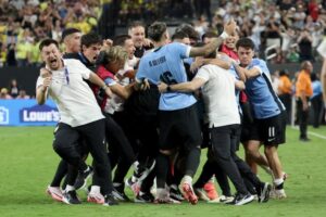 Uruguay elimina a Brasil en los penales y avanza a semifinales