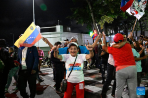 Cancillería china felicita a Maduro por su reeleción