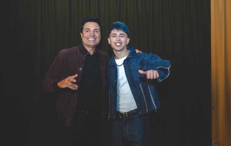 ¡Escúchala! Han pasado más de dos décadas desde su lanzamiento y hoy Luck Ra se unió a Chayanne para versionarla