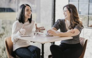 Daniela Goicoechea y Marjori Haddad se unieron en un podcast para hablar sobre mercadeo