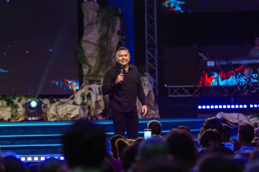 Bertucci le habló a más de 8 mil jóvenes de valores, esperanza y futuro