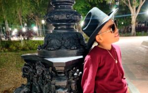 El enamoramiento veloz tras la inocencia de un niño se hace presente en "¡Hola mi amor!", lo nuevo de Yeison Ibarra