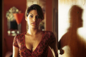 Qué fue de Eva Mendes, la sex symbol que se retiró del cine hace una década... y solo ha vuelto para poner su voz en 'Bluey'