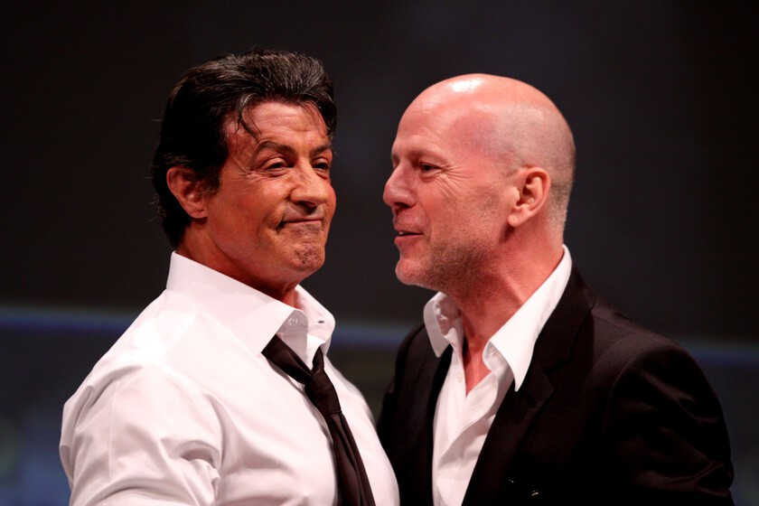 "Eres un pesetero y un vago". Cuando Sylvester Stallone criticó a Bruce Willis y acabó teniendo que pagar casi el doble a su sustituto