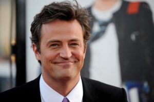 La investigación sobre la muerte de Matthew Perry se salda con cinco detenidos con cargos, incluyendo a doctores y a su asistente personal. "Se aprovecharon de él"