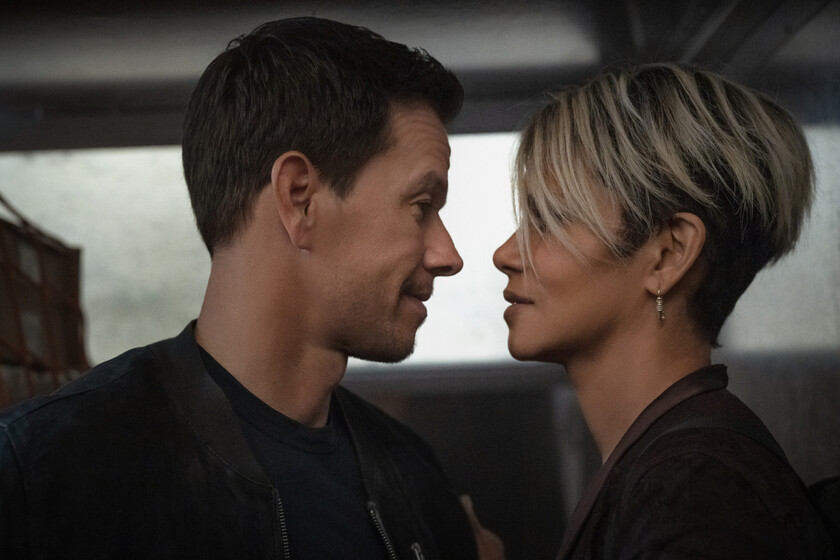 Lo nuevo de Halle Berry y Mark Wahlberg en Netflix no tiene beso por un motivo tan obvio como desesperante