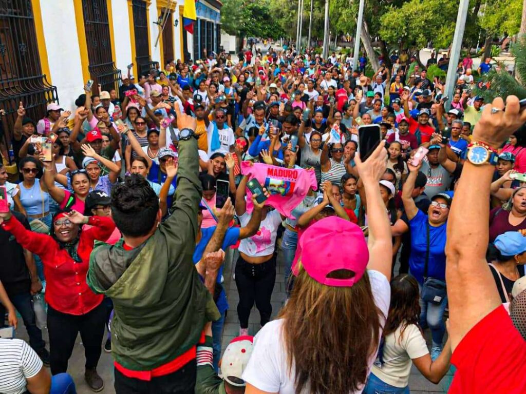 Activaron puntos de agitación en Cumaná en apoyo al presidente Maduro