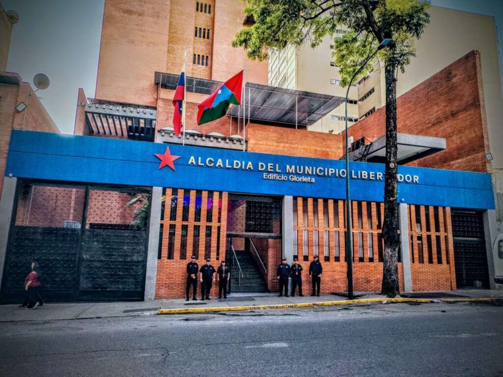 Alcaldía de Caracas garantiza servicios administrativos y comerciales