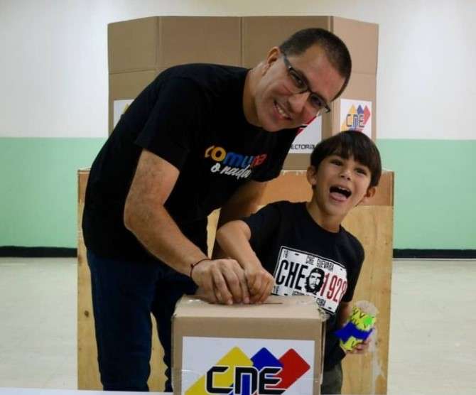 Arreaza invita a participar en la segunda Consulta Popular Nacional