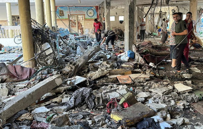 Ataque israelí que deja al menos 100 muertos en escuela de Gaza suscita la condena internacional