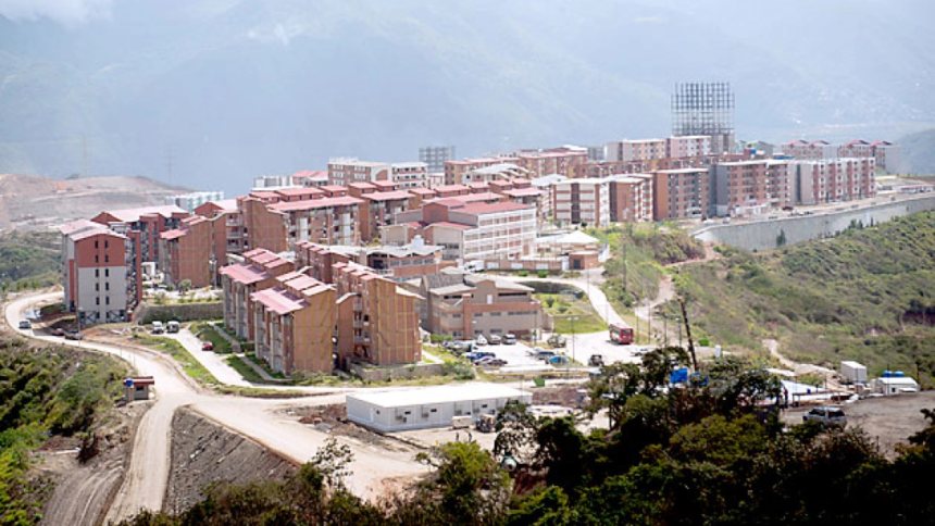 Abuela consiguió a su hija y sus tres nietos muertos en su apartamento