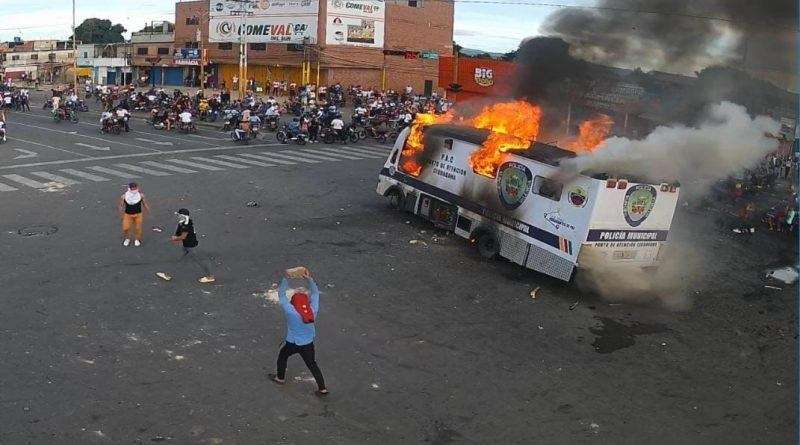 Comanditos terroristas destrozaron todo a su paso