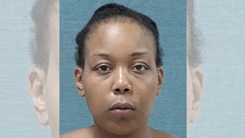 Mujer torturó y luego se comió un gato en plena vía pública