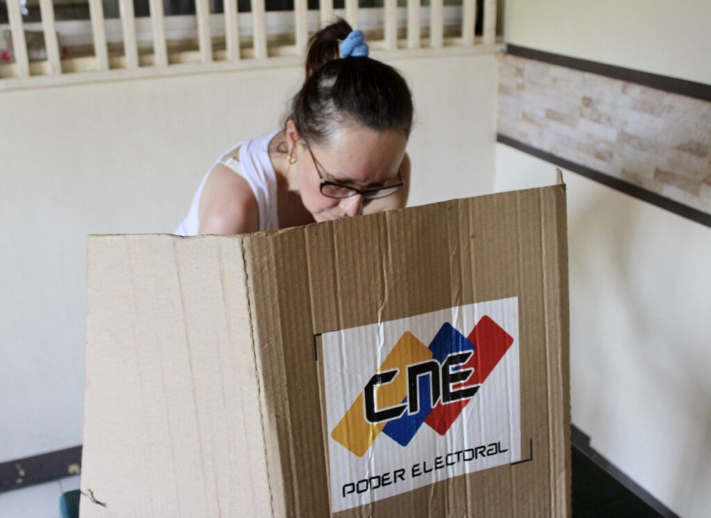 "El sistema electoral venezolano de doble control es imposible de alterar", dicen veedores italianos