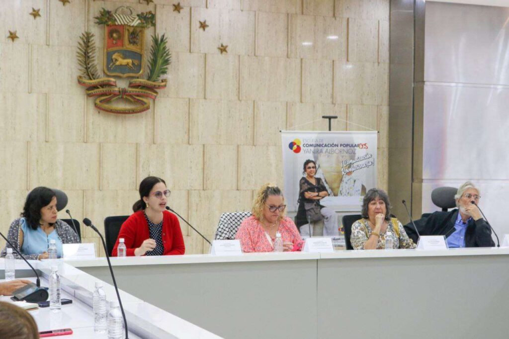 Factores extremistas inducen al odio y discriminación en redes sociales