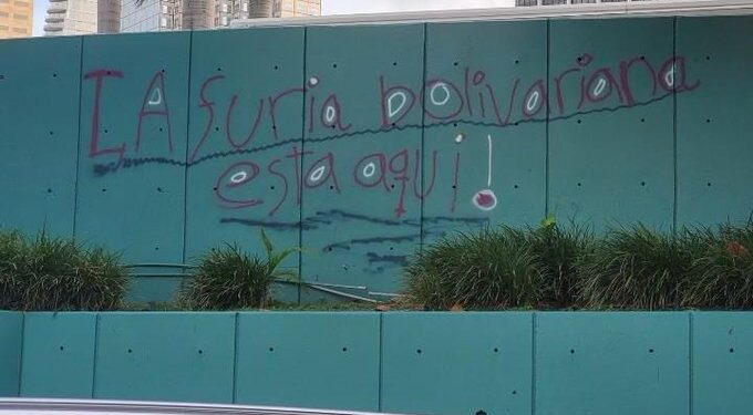 La recompensa que ofrecen en Miami para dar con los responsables del graffiti de la 'Furia Bolivariana'