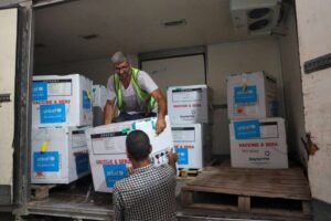 Gaza recibe vacunas contra la polio para inmunizar 1 millón de niños
