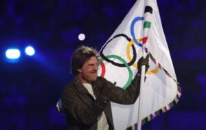 ¡De película! Tom Cruise se robó el show en la clausura de los Juegos Olímpicos de París 2024