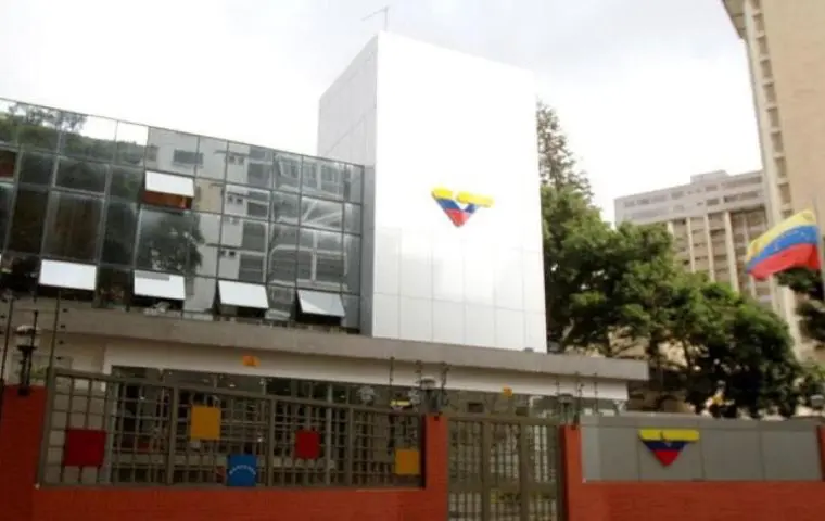 ¡Escándalo en VTV! Cerca de 100 trabajadores fueron despedidos a raíz de estados de WhatsApp