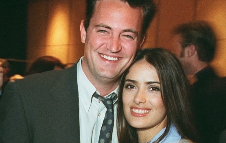Salma Hayek conmueve a sus seguidores con emotivo homenaje a Matthew Perry