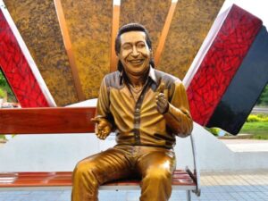 Mujer asegura haber quedado embarazada de estatua de Diomedes Díaz