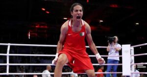 "Nació mujer y boxea como mujer"