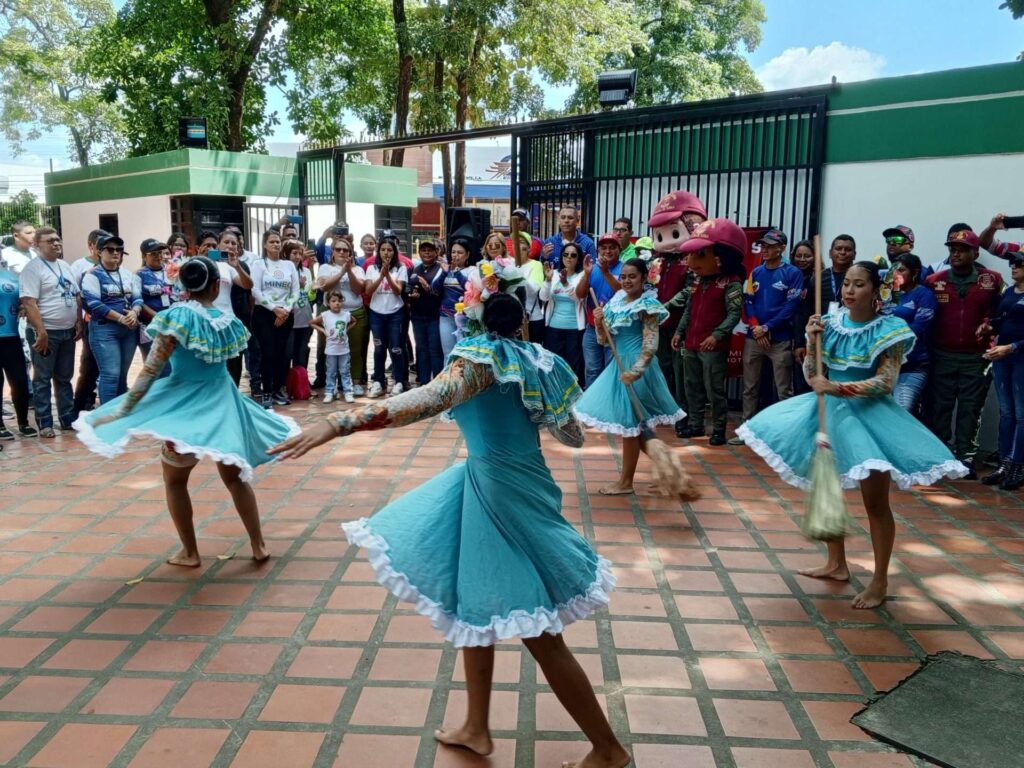Inauguran plan vacacional comunitario para 20 mil niños en Barinas