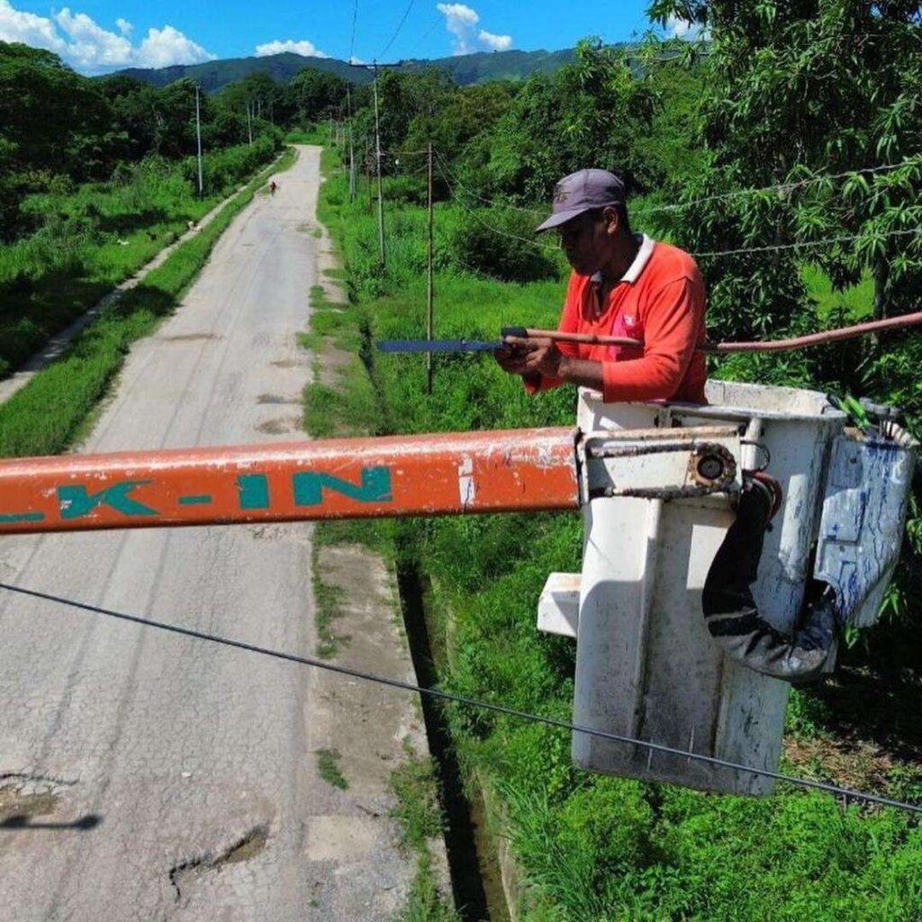 Instalan alumbrado público en la comuna Agroindustrial El Paraíso del Tuy