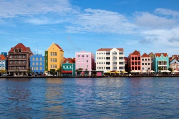 Isla de Aruba extiende prohibición de vuelos