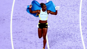 Julien Alfred venció a la favorita en atletismo de 100 metros y le dio la primera medalla de oro a Santa Lucía
